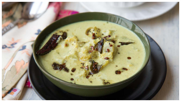 Kerala Style Raw Banana Kuzhambu Recipe In Tamil