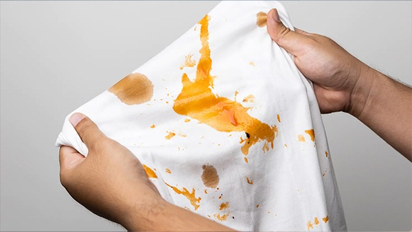 Tips To Remove Stains from White Clothes in Tamil