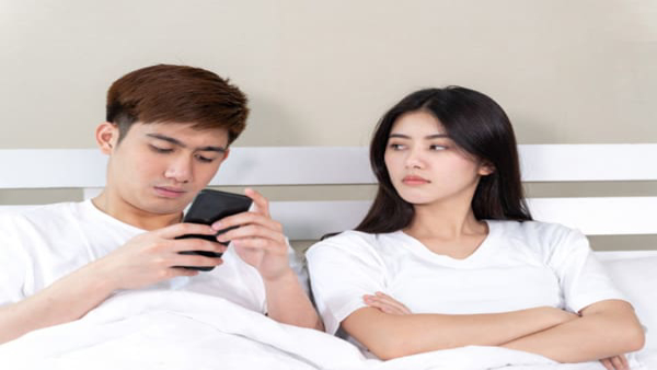 How To Catch A Cheating Husband On Messaging Apps In Tamil