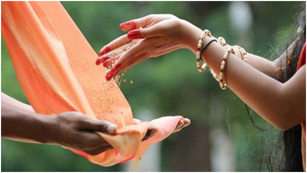 Astrology Tips: Never Donate These Things To Anyone Otherwise It Causes Financial Problem In Tamil