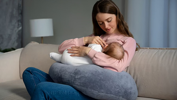 World Breastfeeding Week 2023: Top Five Foods To Avoid While Breastfeeding In Tamil 