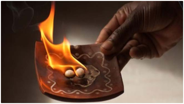 Vastu Tips to Attract Money: Benefits of Burning Camphor at Home in Tamil