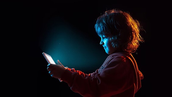 Is Mobile Phone Radiation Risky for Children in Tamil