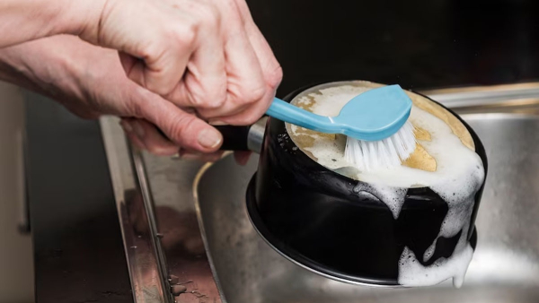 Tips to Clean Iron Pans at Home in Tamil