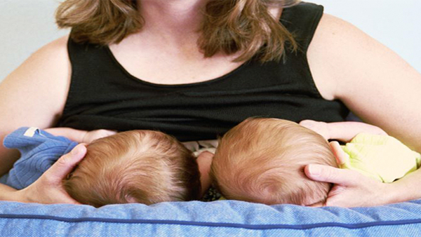 How to Manage Breastfeeding for Twins in Tamil
