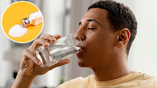 Reasons Why You Should Drink Warm Salt Water Everyday In Tamil 