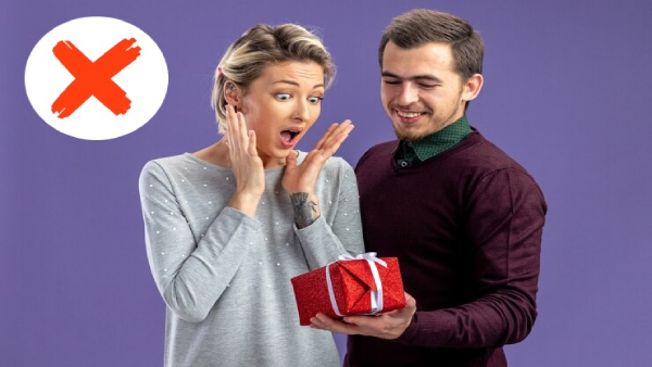 Inauspicious Gifts Should Be Avoided By Couples On Diwali In Tamil 