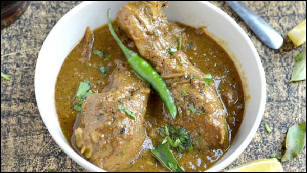 Chettinad Pepper Chicken Kuzhambu Recipe