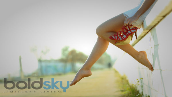 Why do People Have A Habit of Shaking Legs While Sitting in Tamil