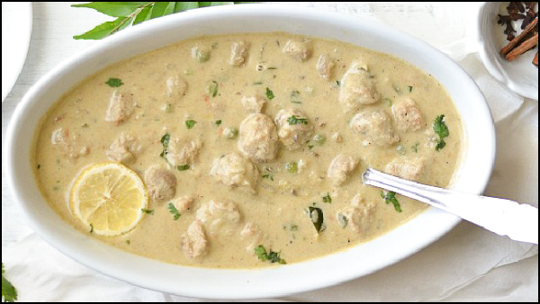 Meal Maker Pattani Vellai Kurma Recipe