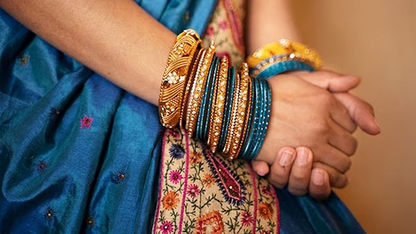 Why Indian Women Wear Bangles in Tamil