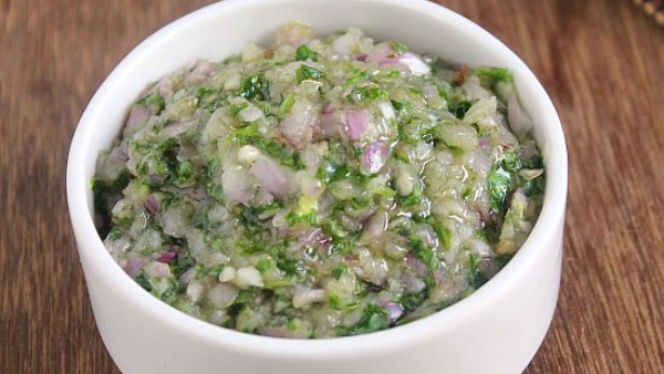 Chinna Vengaya Chutney: How To Make A Raw Shallots Chutney With Green Chilli Recipe