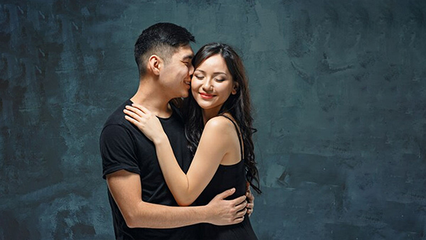 Tips to be more romantic with your partner in tamil 