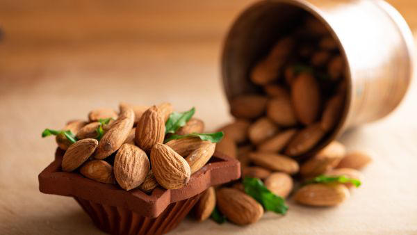 Harmful Effects of Eating Too Many Almonds in Tamil