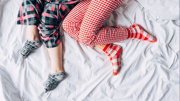 Benefits of Sleeping with Socks On in Tamil