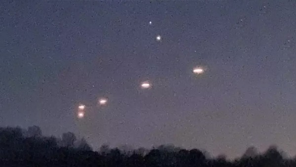 Famous UFO Sightings Around the World in Tamil