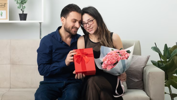 Valentines Day 2024: Never Gift These Items To Your Lover On Valentines Day