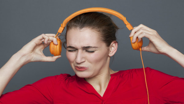 Can Dirty Headphones Cause Hearing Loss in Tamil