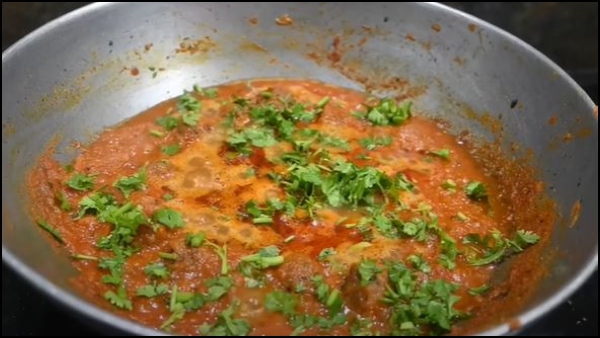 Meal Maker Kola Urundai Gravy How To Make a Meal Maker Kola Urundai Gravy Recipe