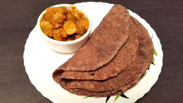 Ragi Chapati With Aloo Curry How To Make a Ragi Chapati With Potato Gravy Recipe