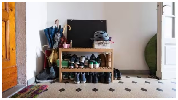 vastu tips keep footwear and shoes this side at the door