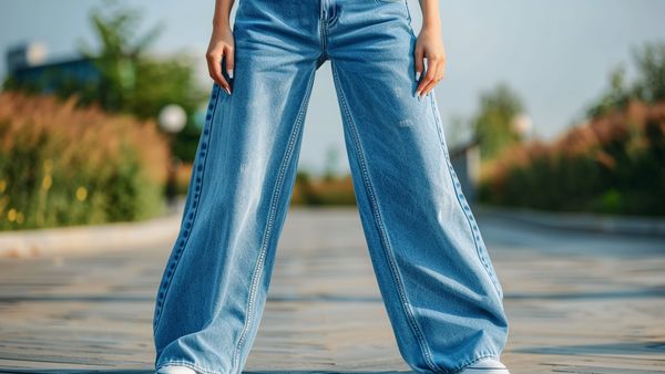 Baggy vs Regular Jeans Guide