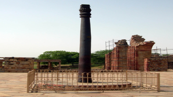 Facts About 1600-year-old Iron Pillar of Delhi That Never Rusts in Tamil