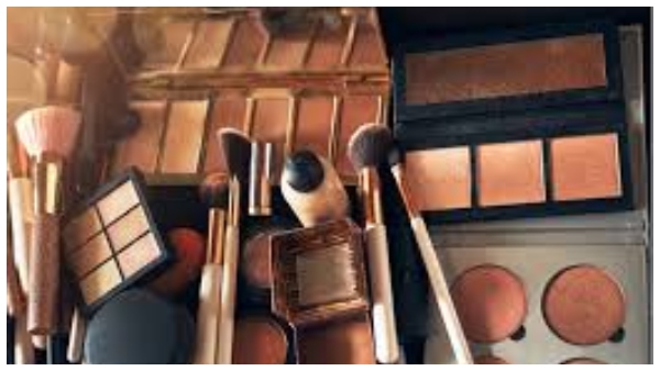 women must have these 5 beauty products in hand women must have these 5 beauty products in hand