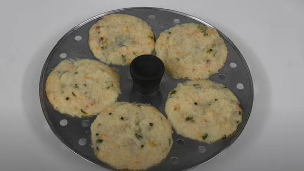 Aval Rava Idli How To Make a Aval Rava Idli Recipe