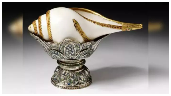 Benefits of Placing Valampuri Sangu in your Pooja room