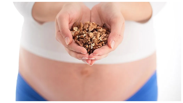 eating walnuts during pregnancy is good for both mom and child