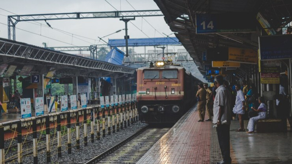 Most Profitable Train and Railway Station in India in Tamil Most Profitable Train and Railway Station in India in Tamil