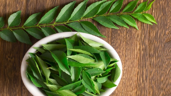 Tips To Use Curry Leaves For Kitchen Cleaning in Tamil