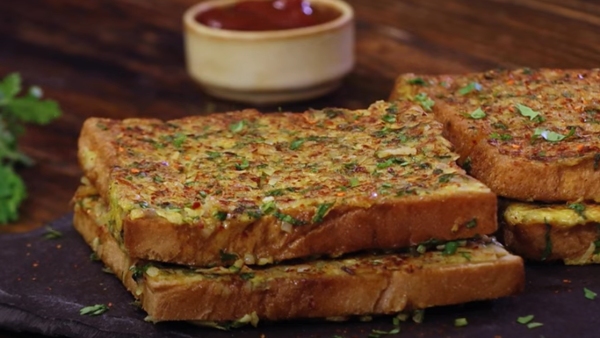 Masala Egg Bread Toast How To Make a Masala Egg Bread Toast Recipe