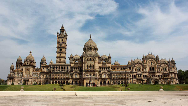 Laxmi Vilas Palace The Biggest Palace Than Mukesh Ambani s Antilia