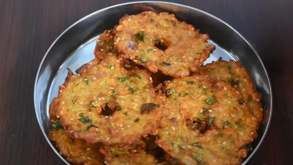 Surakkai Vadai How To Make a Crispy Bottle Gourd Vada Recipe Surakkai Vadai How To Make a Crispy Bottle Gourd Vada Recipe