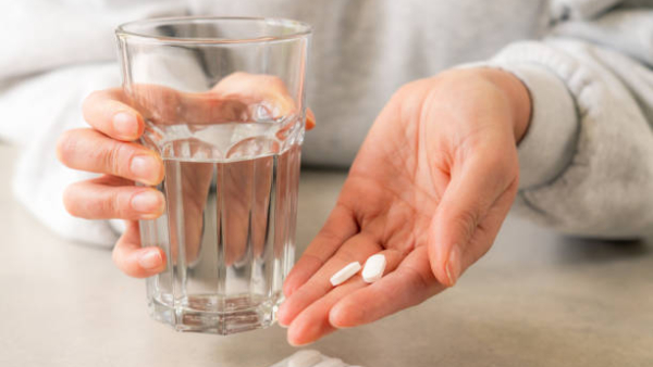 US-based Gastroenterologist Warns Against Taking Painkillers on an Empty Stomach - Know Why