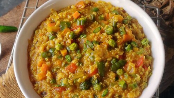 How To Make a Veg Masala Oats Recipe