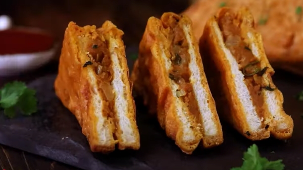 Bread Sandwich Pakoda How To Make a Potato Stuffed Bread Sandwich Pakoda Recipe