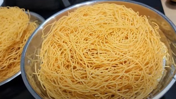 Ulunthu Omapodi How To Make a Crispy Omapodi Recipe