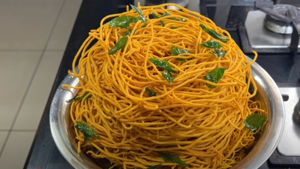 Diwali Special Recipes How To Make a Omapodi