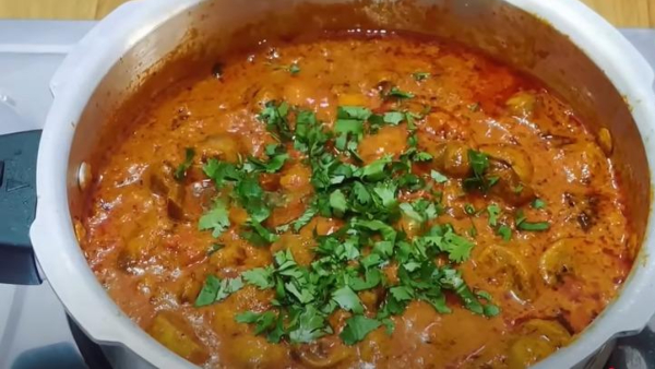 Varutharacha Mushroom Gravy How To Make a Varutharacha Mushroom Gravy