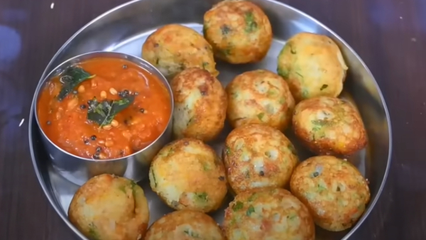 Pori Paniyaram How To Make a Pori Paniyaram With Thakkali Chutney