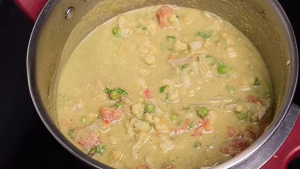 Cauliflower Pattani Kurma How To Make a Cauliflower Peas Kurma