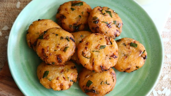 Aval Vadai How To Make a Poha Vadai