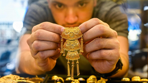 gold rate today Rs 17500 increase 24K gold price 100g today gold price surge February 14 24K gold rate Chennai Mumbai gold rate jump after US inflation 22K 18K gold price today gold price 5000 milestone US CPI soft gold rally gold rate city wise India 24K gold Rs 15884 today gold price Tamil Nadu February 14 gold rate increase 17500 per 100g Fed rate cut expectation gold gold price reversal US market gold rate update Chennai Coimbatore 24K gold price today India gold surge after inflation data gold price 100 grams Rs 17500 up international gold 5000 today gold rate live India February 14 17500 24 100 14 22K 18K 5000 US CPI 24K 15884 14 100 17500 Fed - 24 100 17500 5000 14