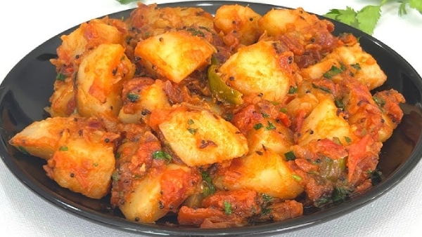 Kalyana Veetu Urulaikilangu Varuval Recipe How to Make Wedding Style Potato Fry