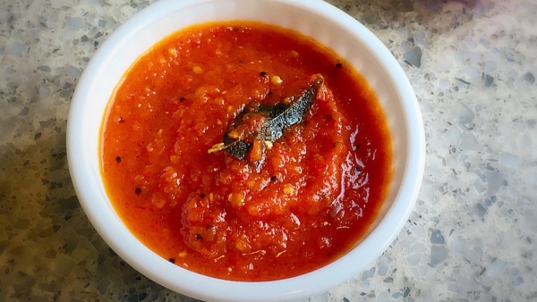 Sutta Milagai Thakkali Chutney How To Make Sutta Milagai Thakkali Chutney