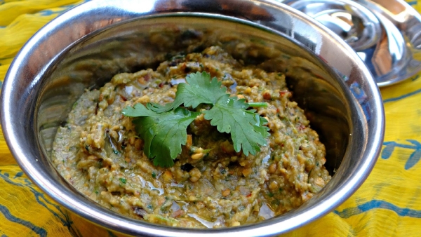 Chinna Vengaya Kariveppilai Thogayal How To Make a Small Onion Curry Leaves Thogayal