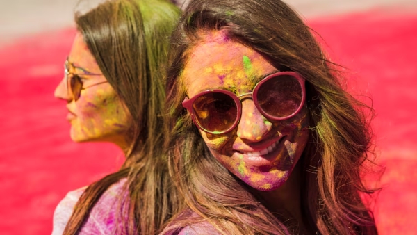 Holi 2026 Top 5 Face Masks To Remove Holi Colours From Face